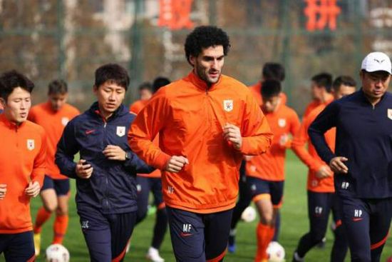 我们非常感谢有那么多球迷前来支持我们，这种感觉非常棒。